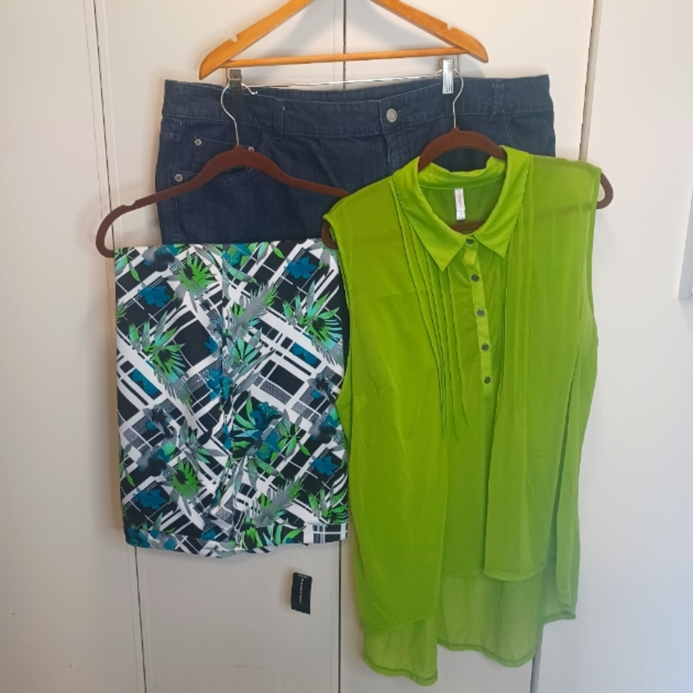 3 piece bundle. Size 26/28/3X.